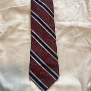 JoS. A. Bank silk Men’s Tie.